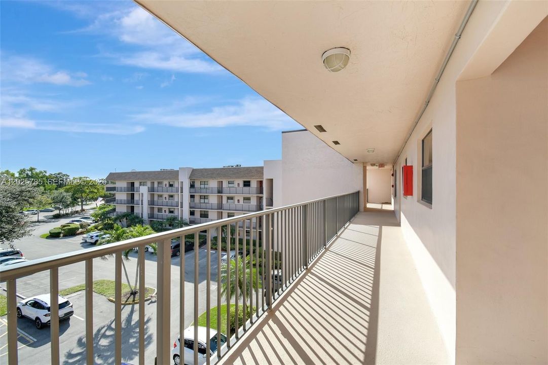 For Sale: $159,000 (2 beds, 2 baths, 1110 Square Feet)
