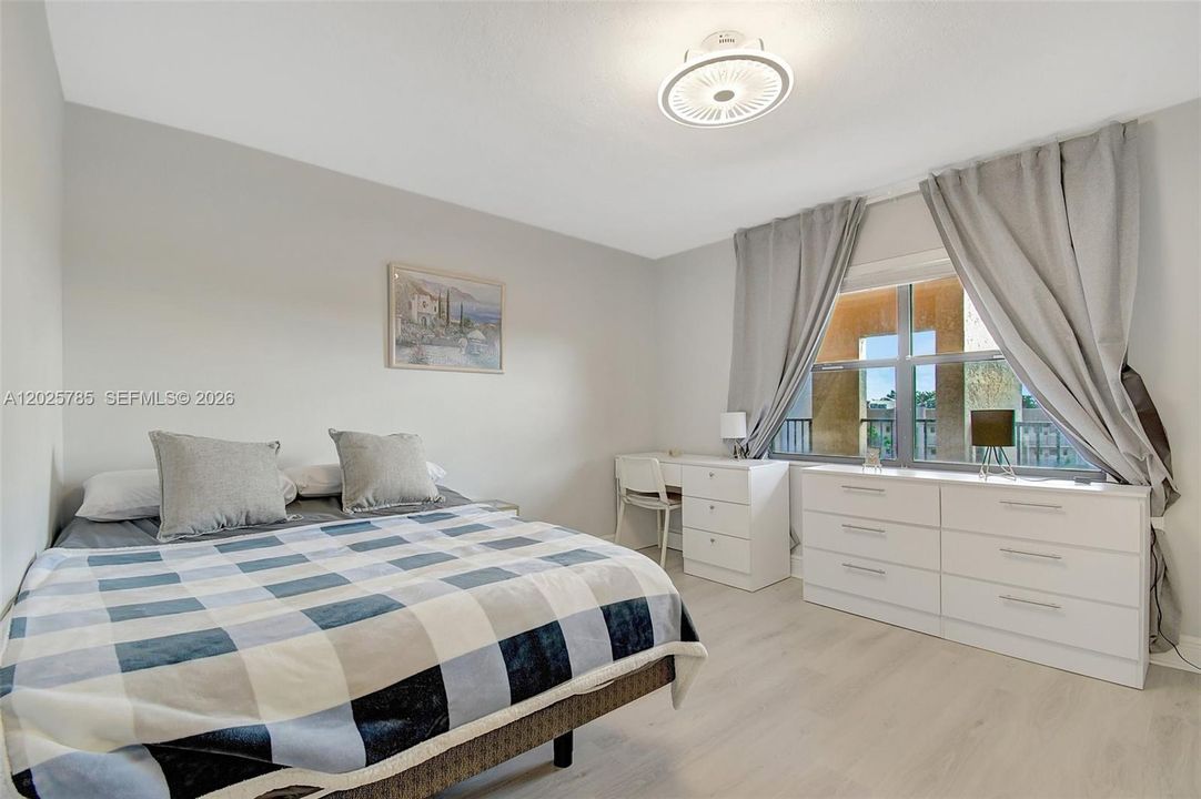 For Sale: $159,000 (2 beds, 2 baths, 1110 Square Feet)