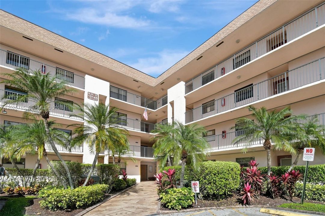For Sale: $159,000 (2 beds, 2 baths, 1110 Square Feet)