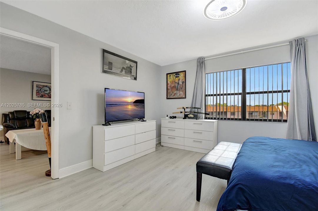 For Sale: $159,000 (2 beds, 2 baths, 1110 Square Feet)
