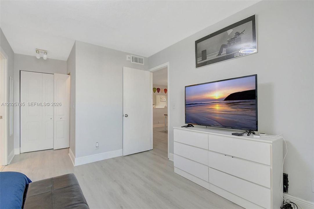 For Sale: $159,000 (2 beds, 2 baths, 1110 Square Feet)