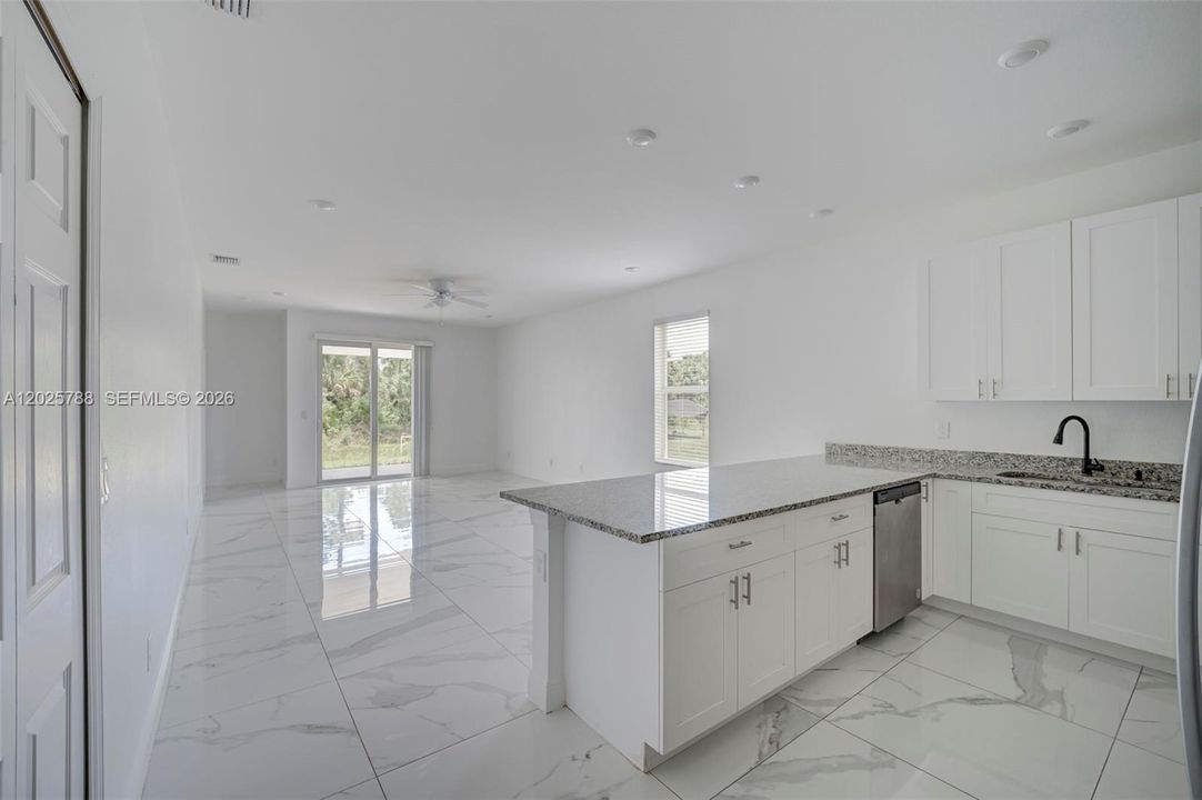 В аренду: $2,099 (4 спален, 2 ванн, 1534 Квадратных фут)
