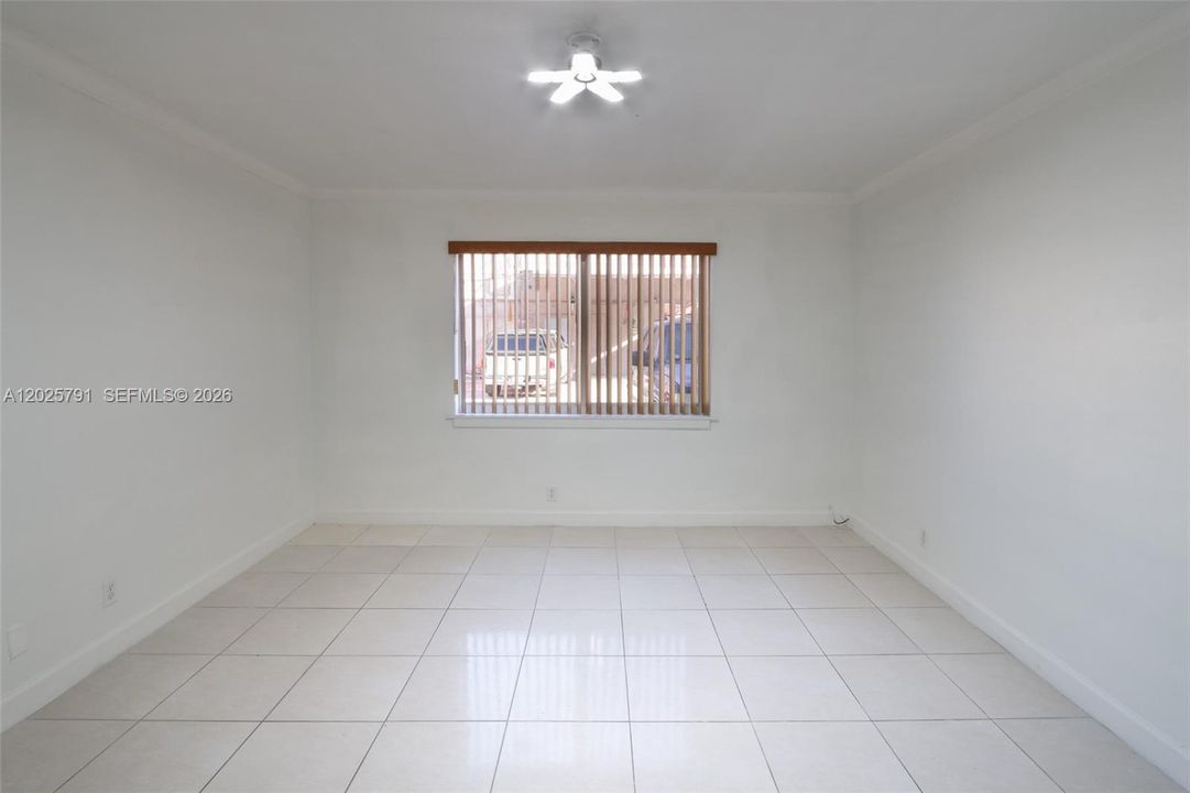 В аренду: $2,100 (2 спален, 1 ванн, 827 Квадратных фут)