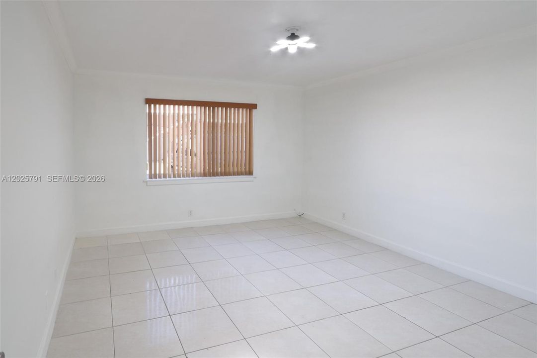 В аренду: $2,100 (2 спален, 1 ванн, 827 Квадратных фут)