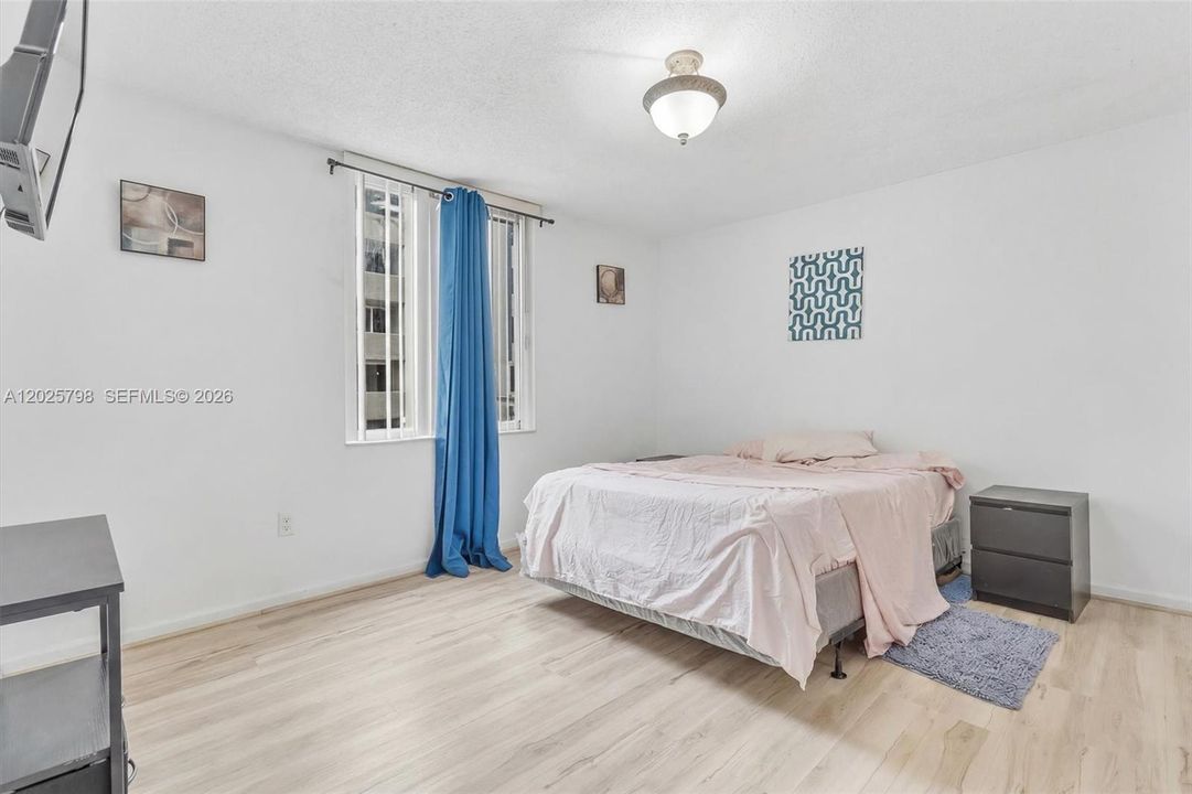 For Sale: $247,500 (2 beds, 2 baths, 960 Square Feet)