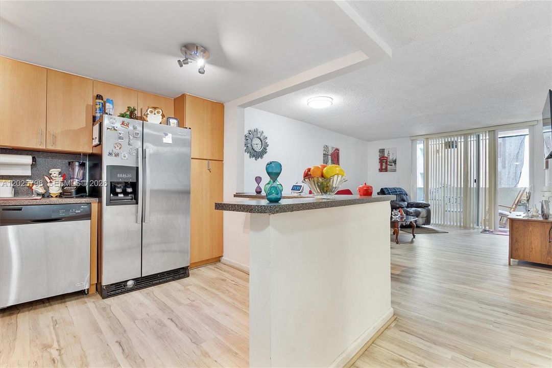 For Sale: $247,500 (2 beds, 2 baths, 960 Square Feet)