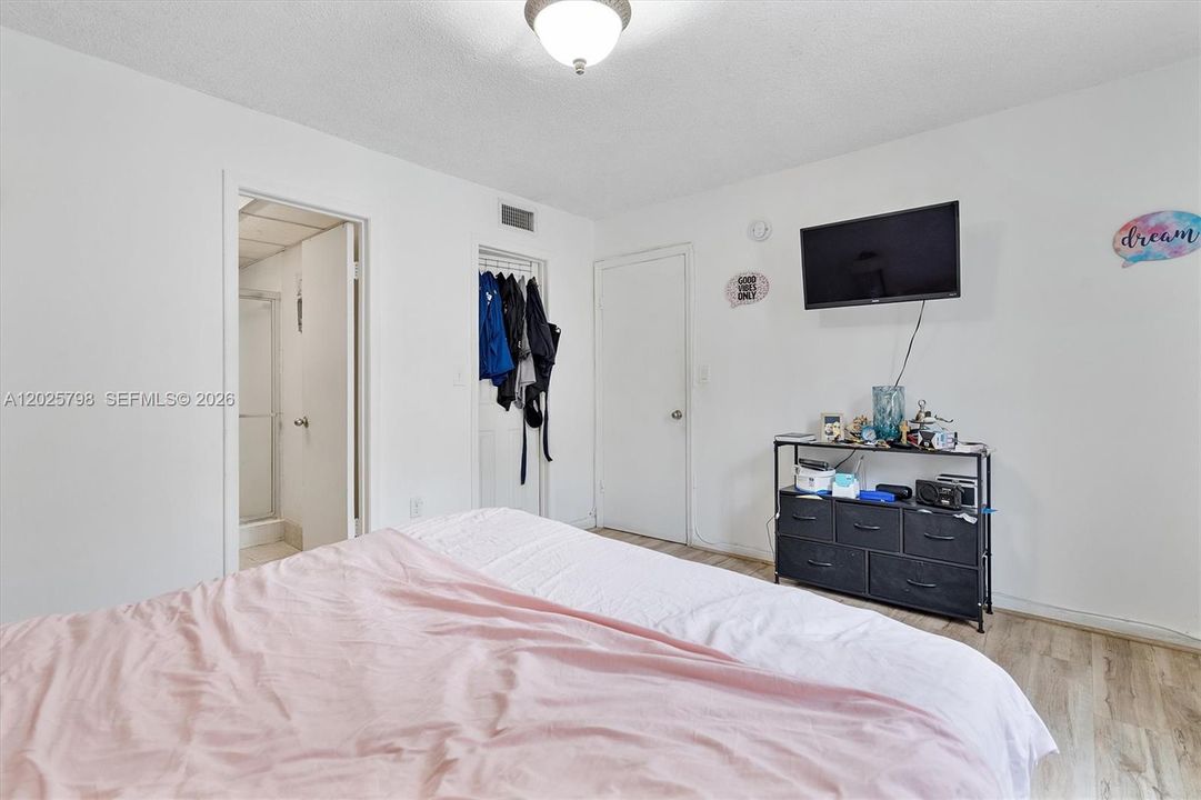 For Sale: $247,500 (2 beds, 2 baths, 960 Square Feet)