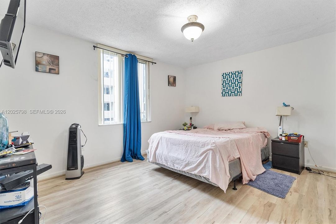 For Sale: $247,500 (2 beds, 2 baths, 960 Square Feet)