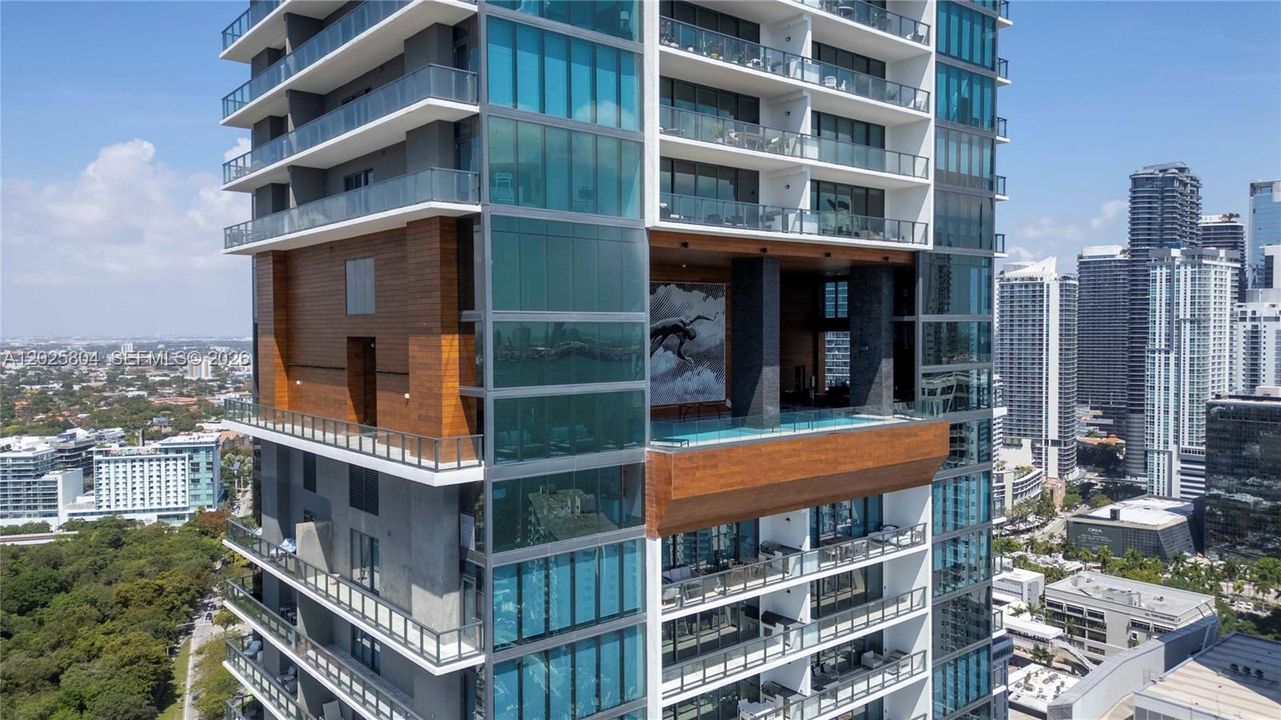 The amenities on the 32nd and 33rd floor. Pool, Spa, Bar and Gym.