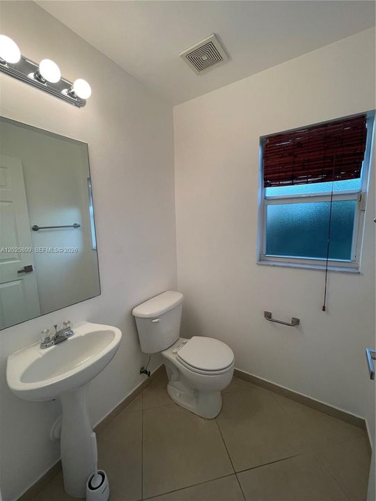 En Renta: $3,250 (4 camas, 2 baños, 1942 Pies cuadrados)