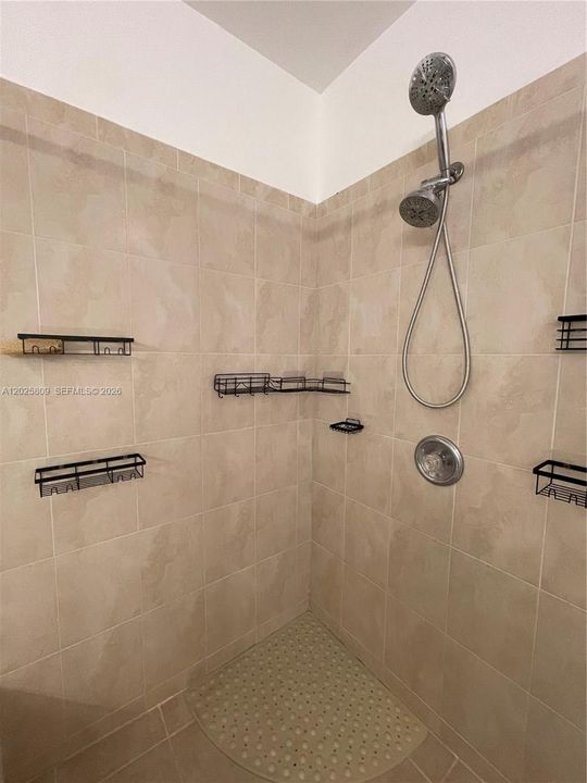 En Renta: $3,250 (4 camas, 2 baños, 1942 Pies cuadrados)