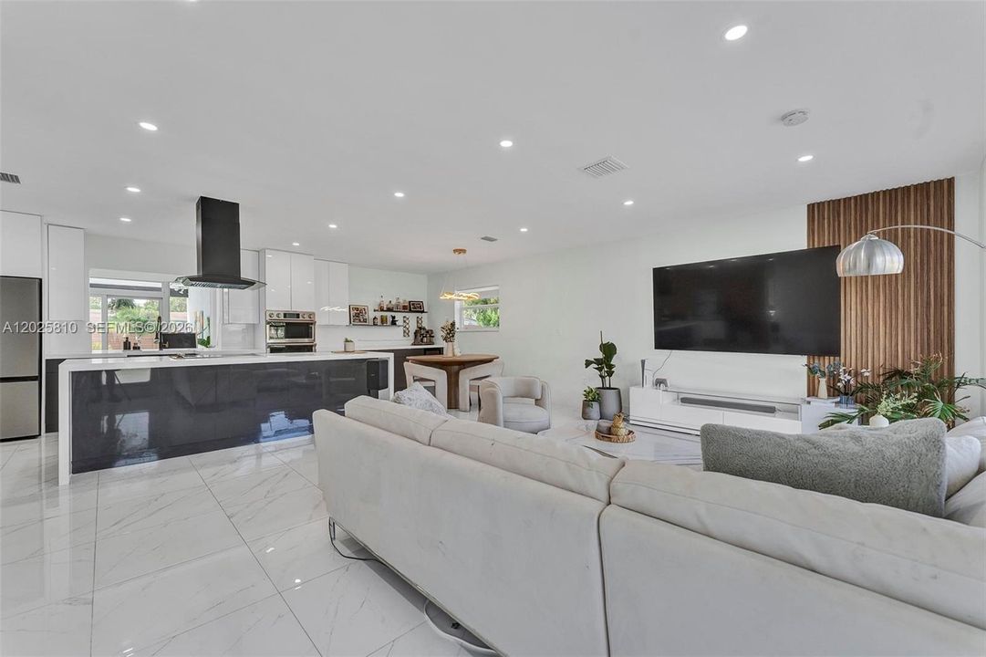 For Sale: $820,000 (3 beds, 2 baths, 1697 Square Feet)