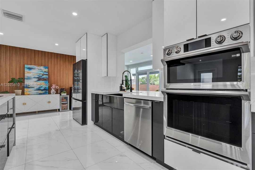 For Sale: $820,000 (3 beds, 2 baths, 1697 Square Feet)