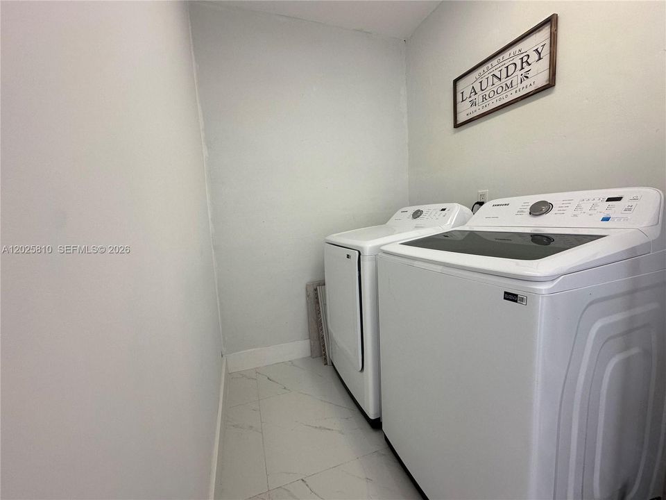 For Sale: $820,000 (3 beds, 2 baths, 1697 Square Feet)
