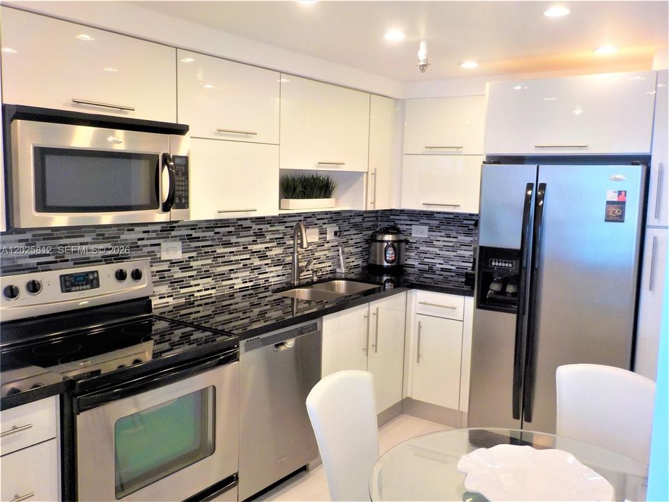 Activo con contrato: $2,750 (2 camas, 2 baños, 1233 Pies cuadrados)