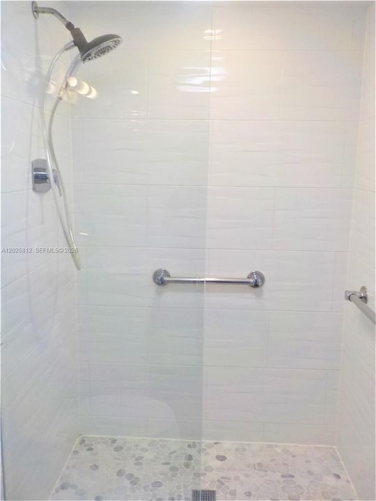 Activo con contrato: $2,750 (2 camas, 2 baños, 1233 Pies cuadrados)