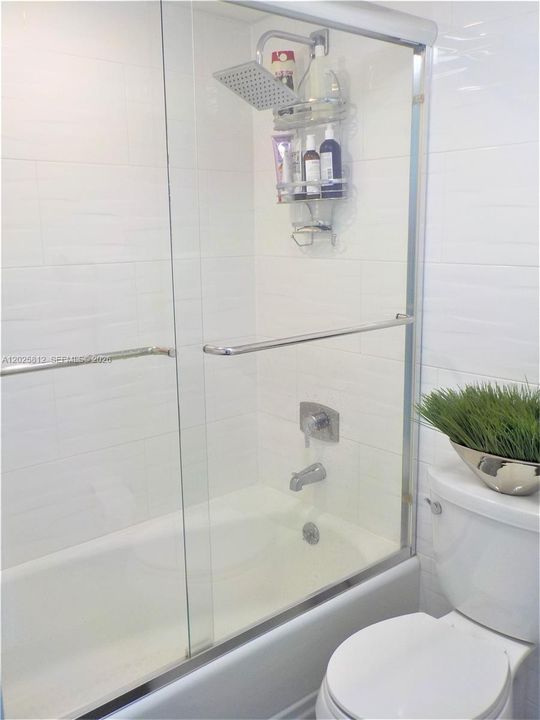 Activo con contrato: $2,750 (2 camas, 2 baños, 1233 Pies cuadrados)