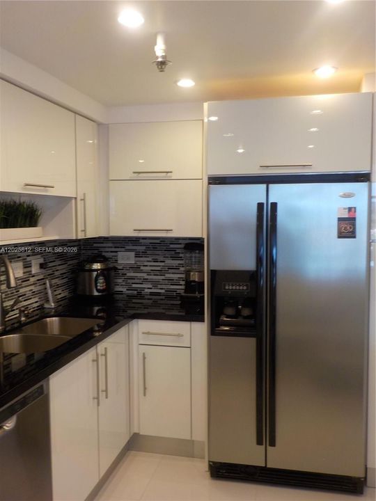 Activo con contrato: $2,750 (2 camas, 2 baños, 1233 Pies cuadrados)