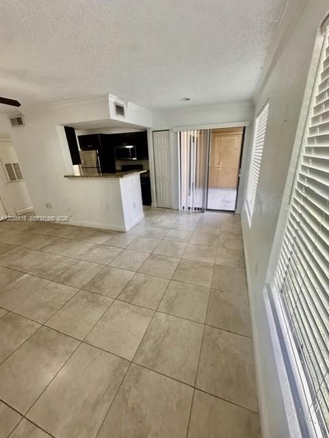 For Sale: $230,000 (1 beds, 1 baths, 651 Square Feet)