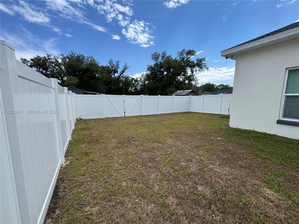 For Rent: $2,750 (4 beds, 3 baths, 1950 Square Feet)