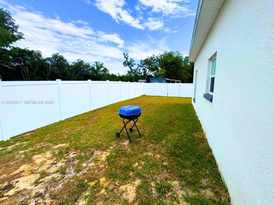 For Rent: $2,750 (4 beds, 3 baths, 1950 Square Feet)