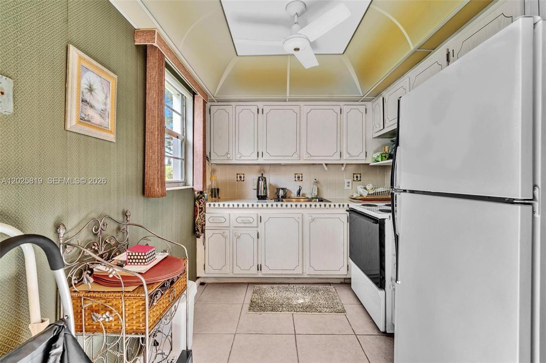 For Sale: $119,000 (2 beds, 1 baths, 820 Square Feet)