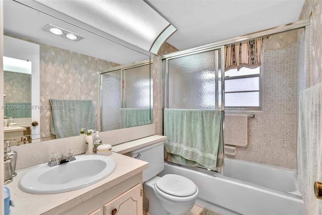 For Sale: $119,000 (2 beds, 1 baths, 820 Square Feet)