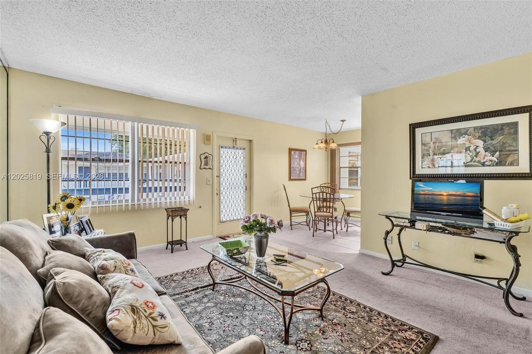 For Sale: $119,000 (2 beds, 1 baths, 820 Square Feet)