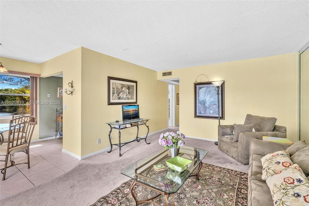 For Sale: $119,000 (2 beds, 1 baths, 820 Square Feet)