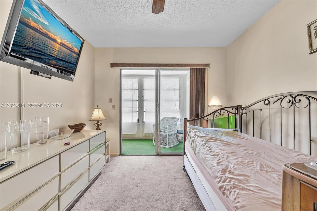 For Sale: $119,000 (2 beds, 1 baths, 820 Square Feet)