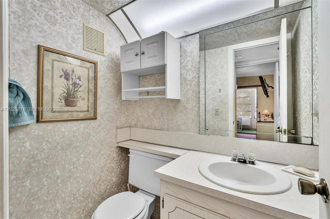 For Sale: $119,000 (2 beds, 1 baths, 820 Square Feet)