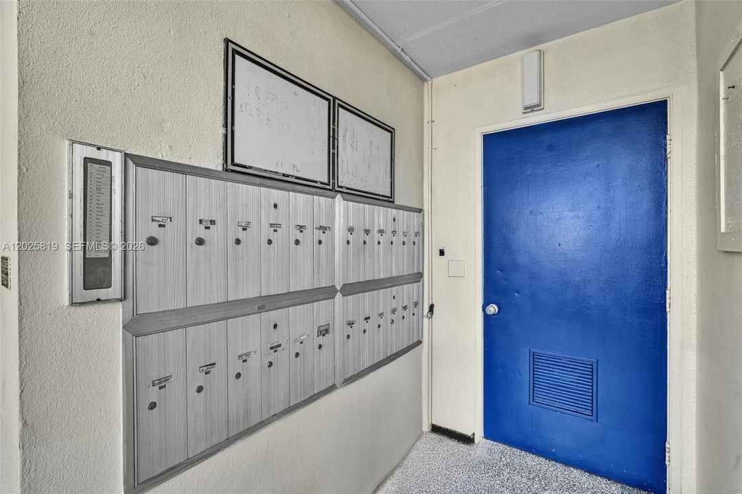 For Sale: $119,000 (2 beds, 1 baths, 820 Square Feet)