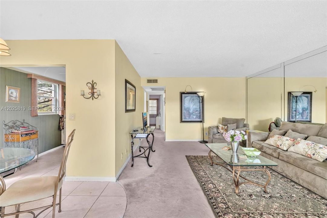 For Sale: $119,000 (2 beds, 1 baths, 820 Square Feet)