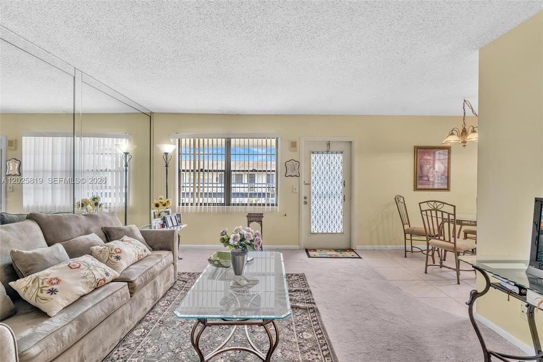 For Sale: $119,000 (2 beds, 1 baths, 820 Square Feet)
