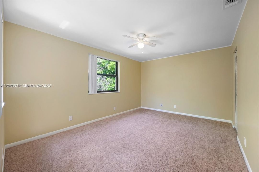 For Sale: $225,000 (1 beds, 1 baths, 777 Square Feet)