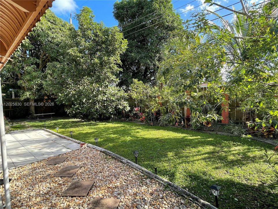 For Rent: $3,200 (3 beds, 2 baths, 1537 Square Feet)