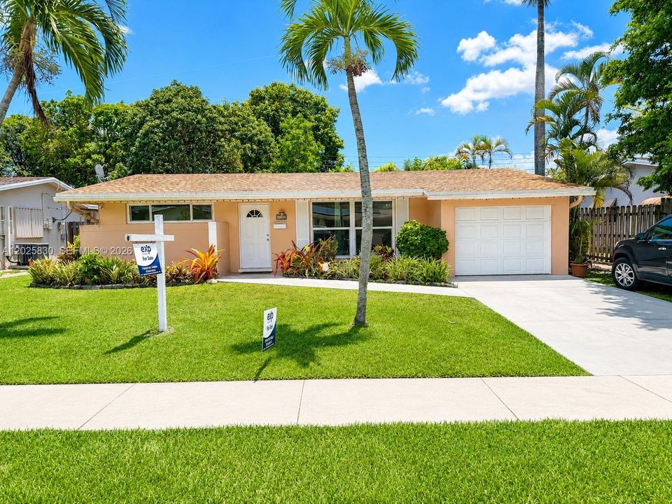 For Rent: $3,200 (3 beds, 2 baths, 1537 Square Feet)