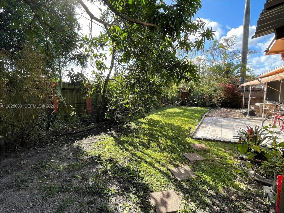 For Rent: $3,200 (3 beds, 2 baths, 1537 Square Feet)