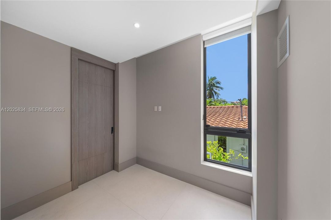 For Sale: $7,490,000 (5 beds, 5 baths, 3768 Square Feet)