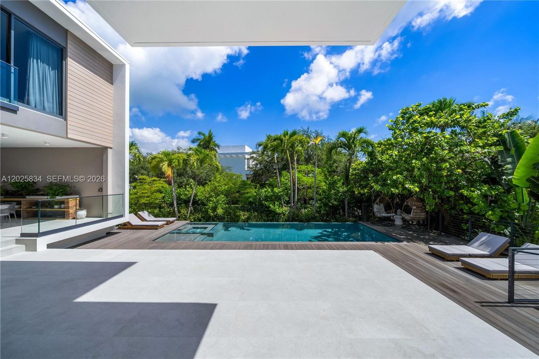 For Sale: $7,490,000 (5 beds, 5 baths, 3768 Square Feet)
