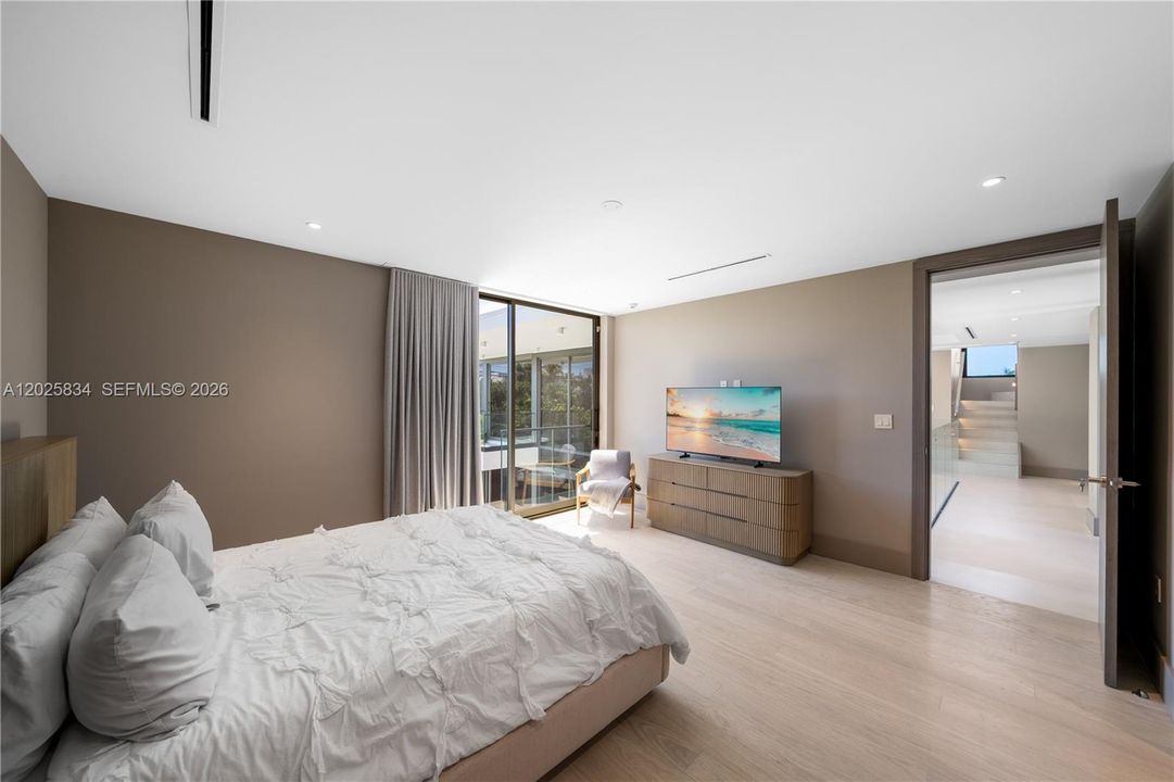 For Sale: $7,490,000 (5 beds, 5 baths, 3768 Square Feet)