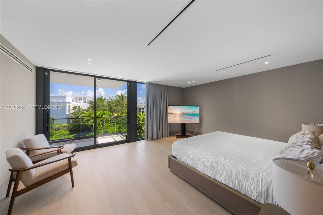 For Sale: $7,490,000 (5 beds, 5 baths, 3768 Square Feet)