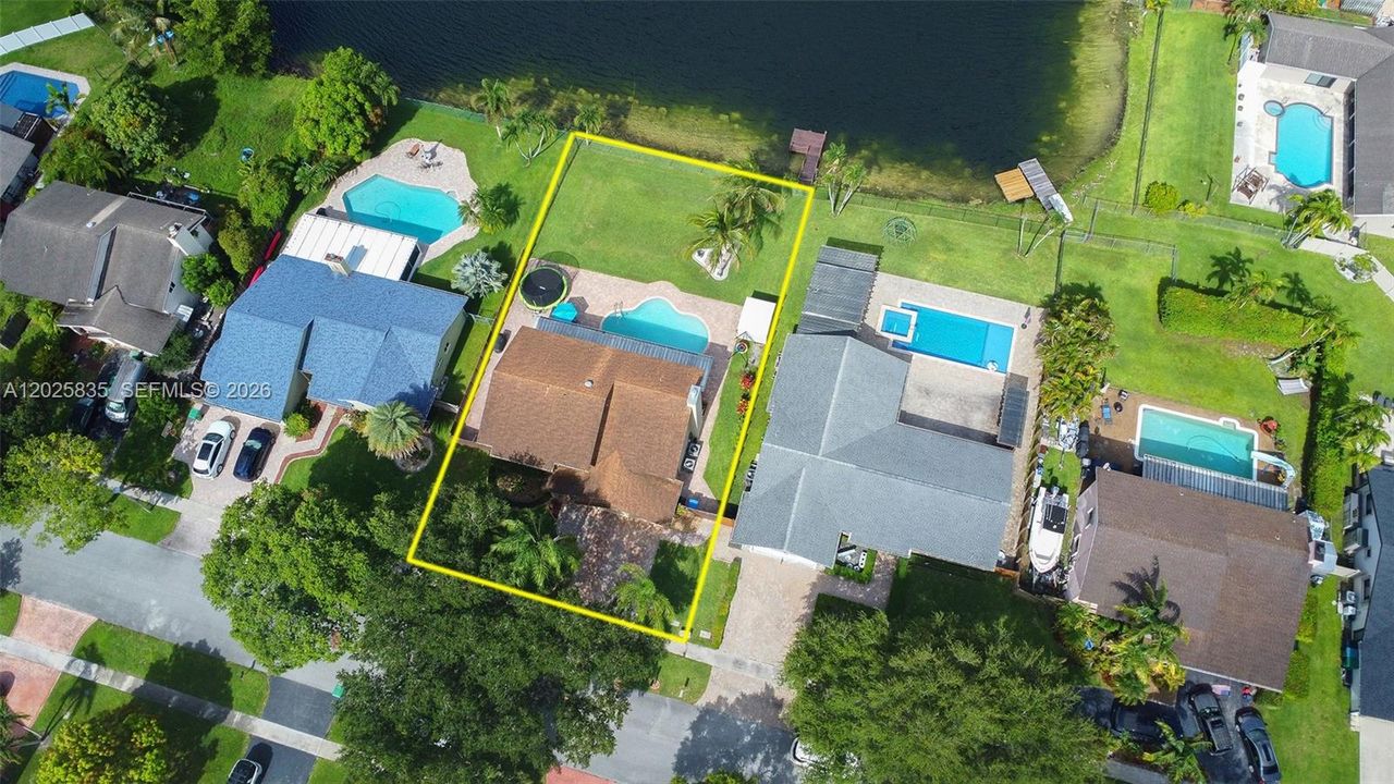Недавно продано: $899,000 (4 спален, 2 ванн, 2456 Квадратных фут)