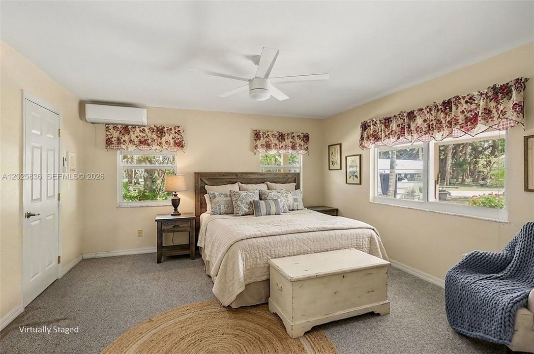 For Sale: $1,000,000 (3 beds, 2 baths, 4128 Square Feet)