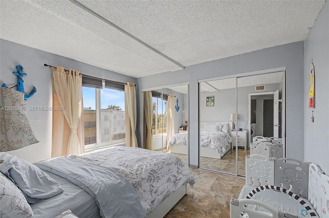 En Renta: $2,400 (2 camas, 1 baños, 990 Pies cuadrados)