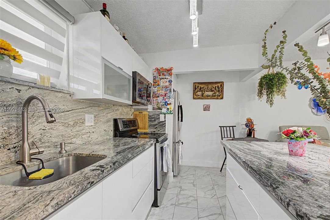 En Renta: $2,400 (2 camas, 1 baños, 990 Pies cuadrados)