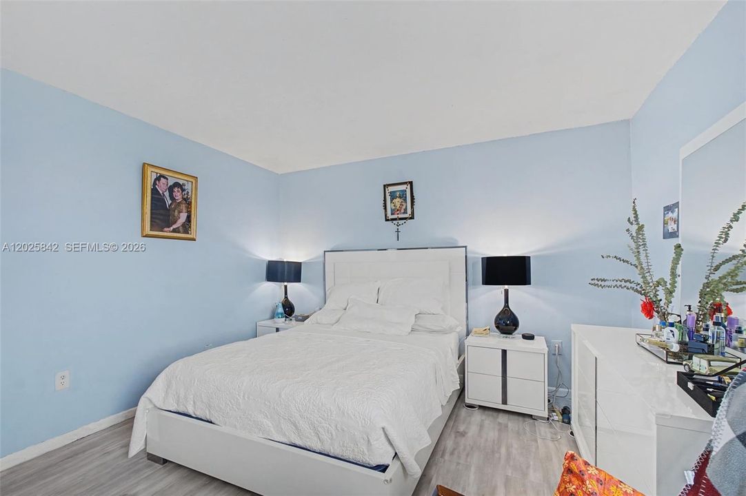 En Renta: $2,400 (2 camas, 1 baños, 990 Pies cuadrados)