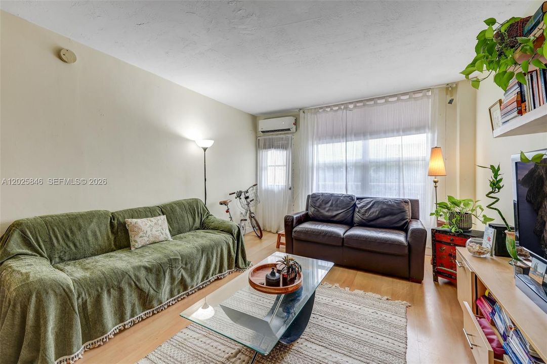 На продажу: $299,000 (1 спален, 1 ванн, 730 Квадратных фут)