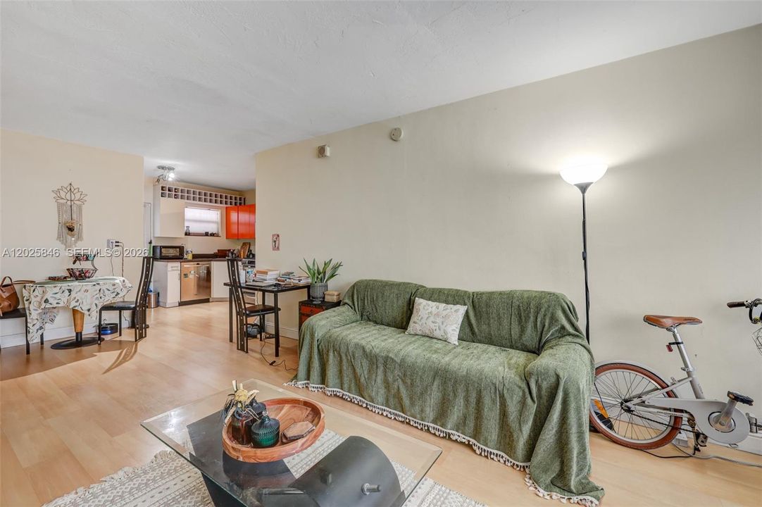 На продажу: $299,000 (1 спален, 1 ванн, 730 Квадратных фут)