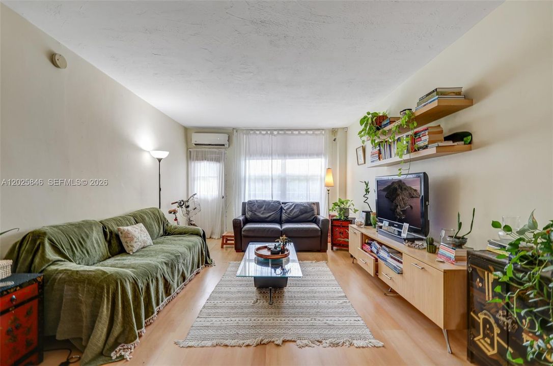 На продажу: $299,000 (1 спален, 1 ванн, 730 Квадратных фут)